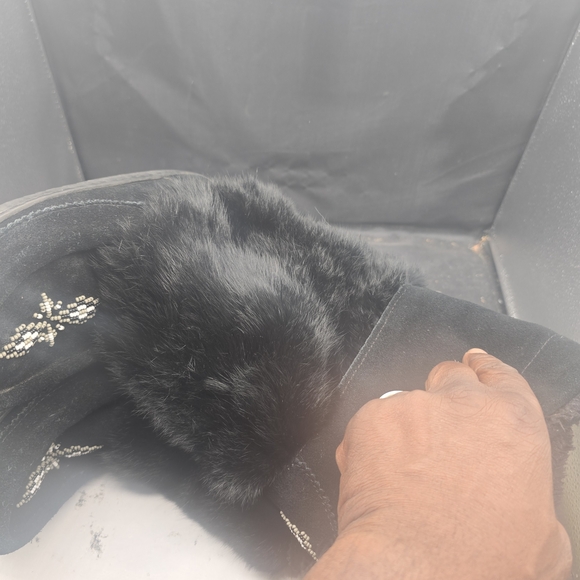 Manitobah Mukluks Women's Black Winter Boots - Picture 7 of 9